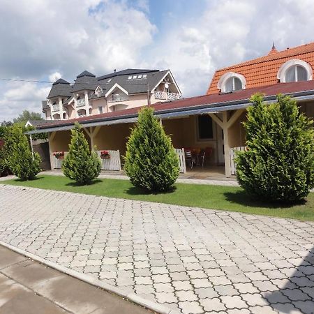 Apartmany Usmev Veľký Meder Bagian luar foto